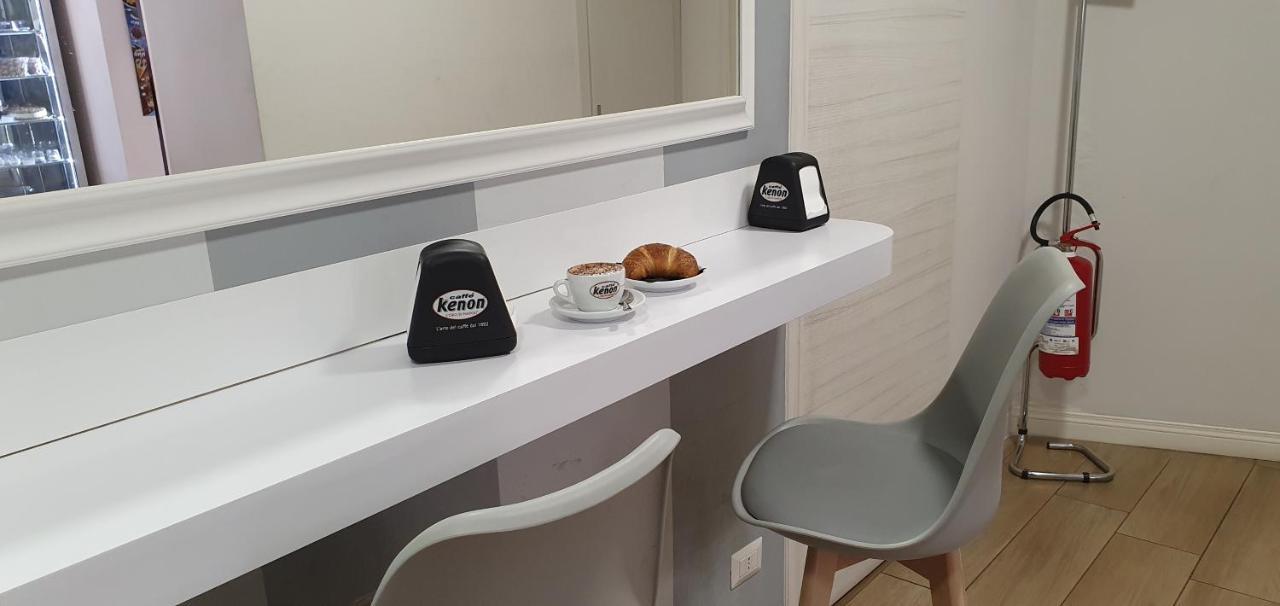 Dimora Costantino Bed and Breakfast Napels Buitenkant foto