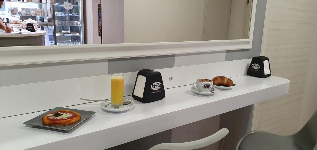 Dimora Costantino Bed and Breakfast Napels Buitenkant foto