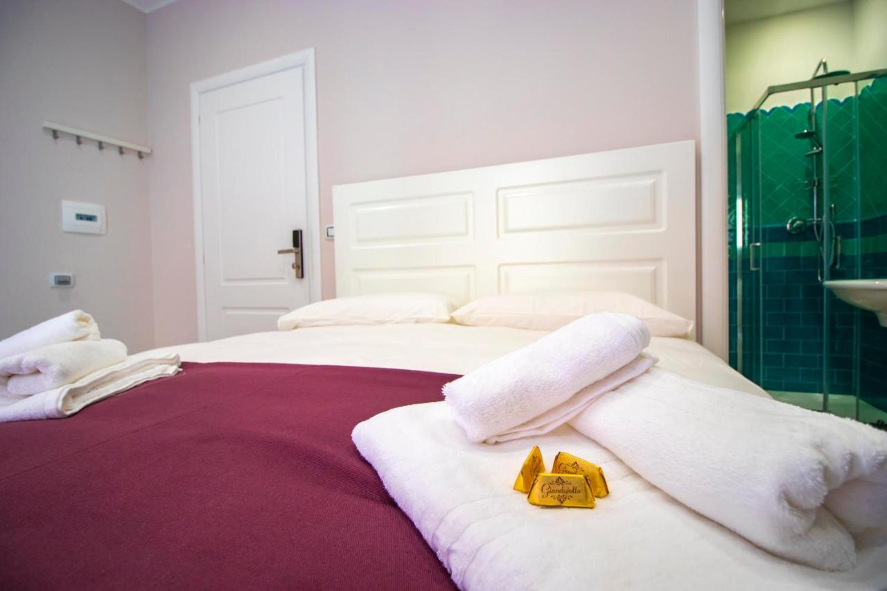 Dimora Costantino Bed and Breakfast Napels Buitenkant foto